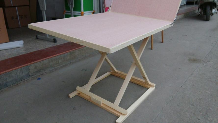 马奔美术折叠静物台——60×60包边写生台在美术教学中的应用与选购指南